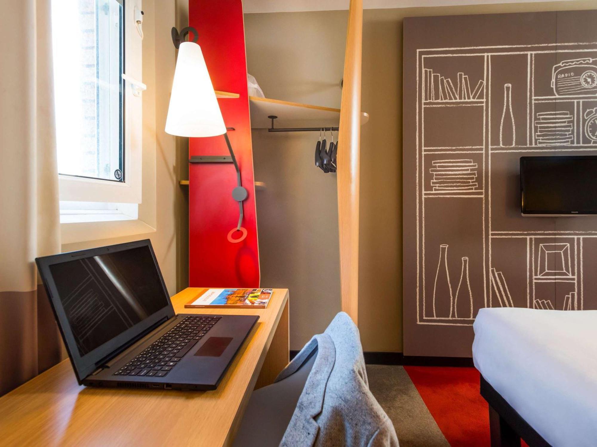 Ibis Saint-Omer Centre Bagian luar foto