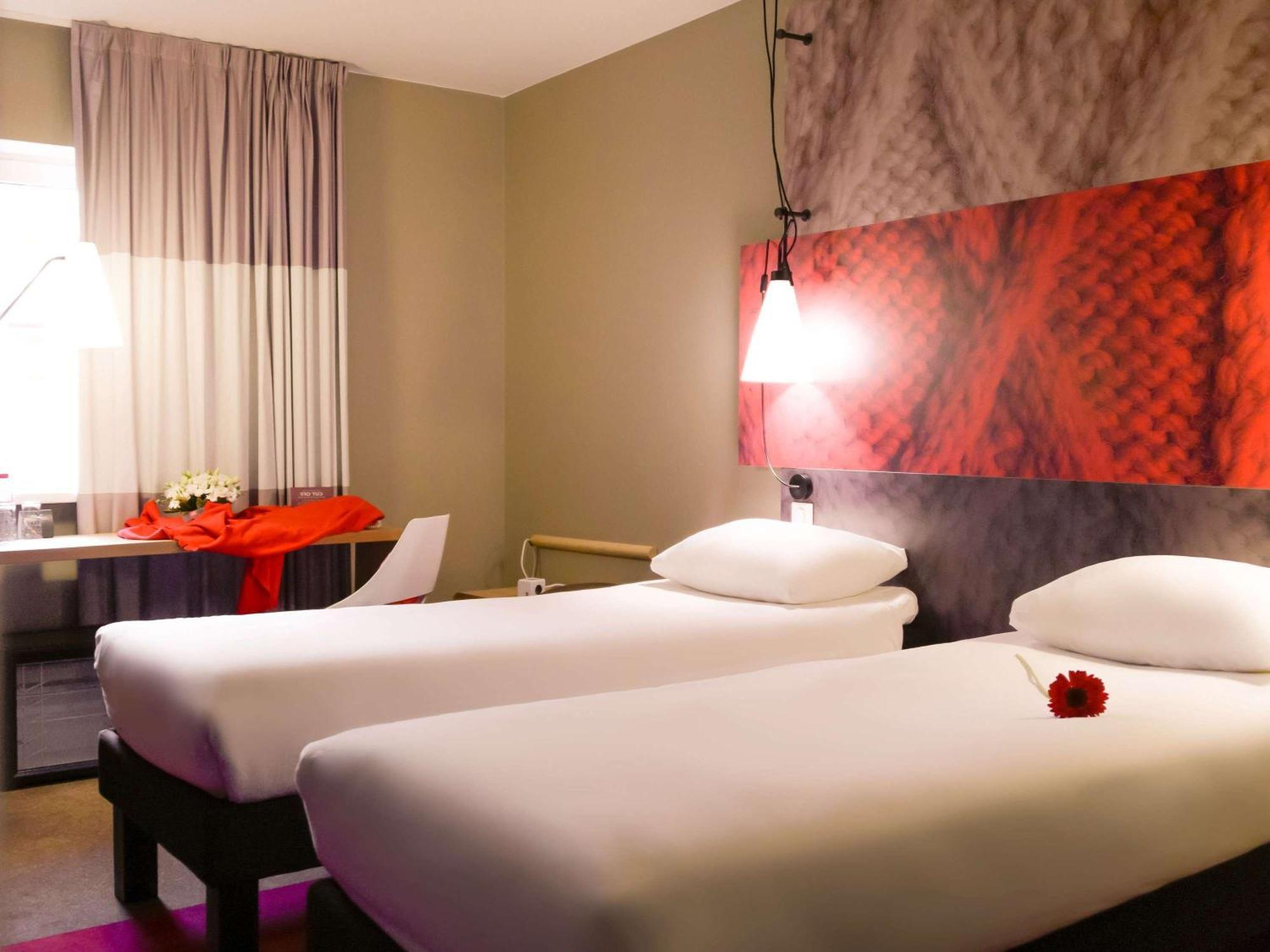 Ibis Saint-Omer Centre Bagian luar foto