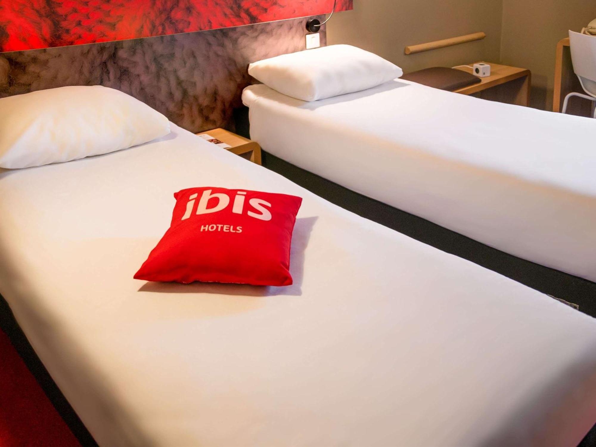 Ibis Saint-Omer Centre Bagian luar foto